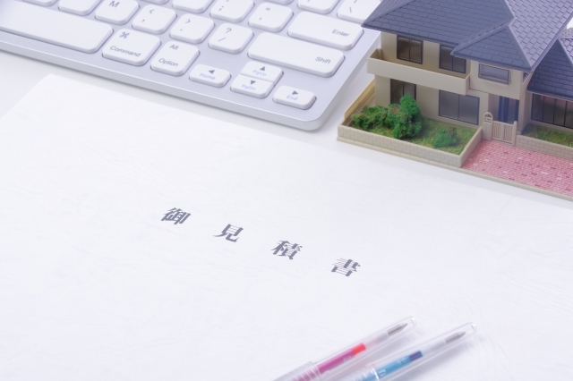 家模型と見積書.jpg