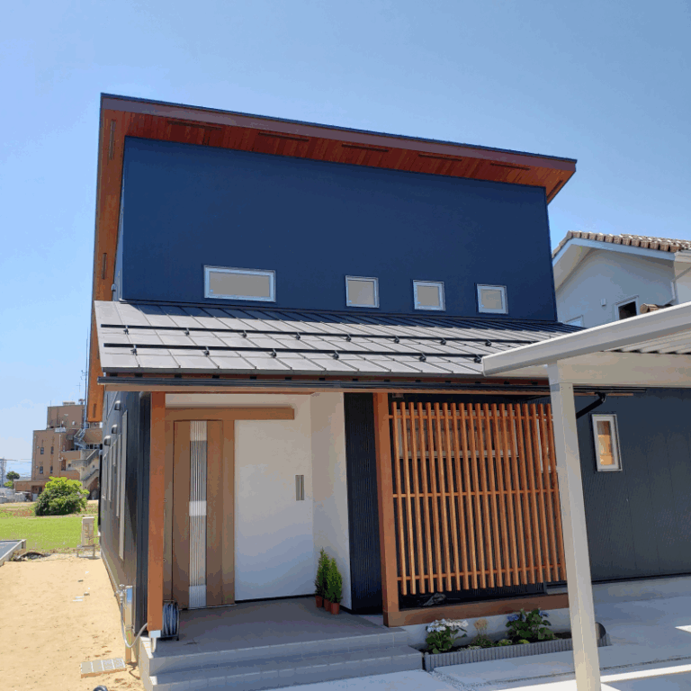 開放感◎ 吹き抜けリビングのある家