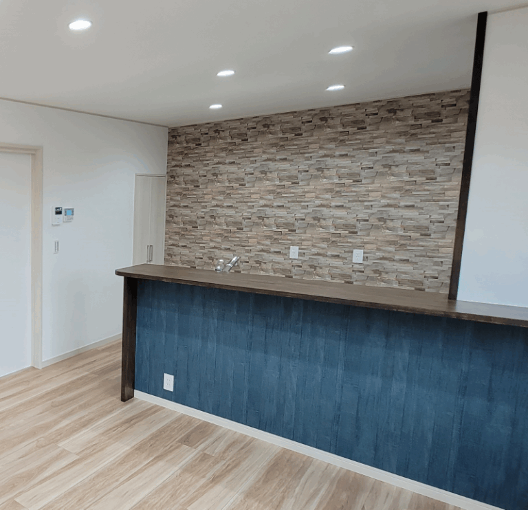 オシャレなアクセントクロスの家