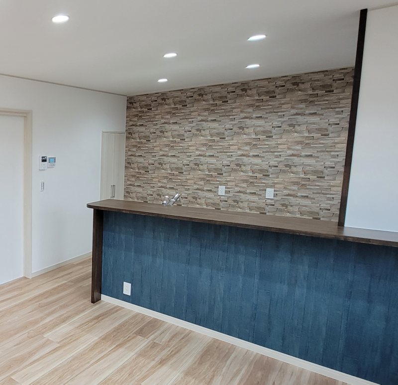 オシャレなアクセントクロスの家